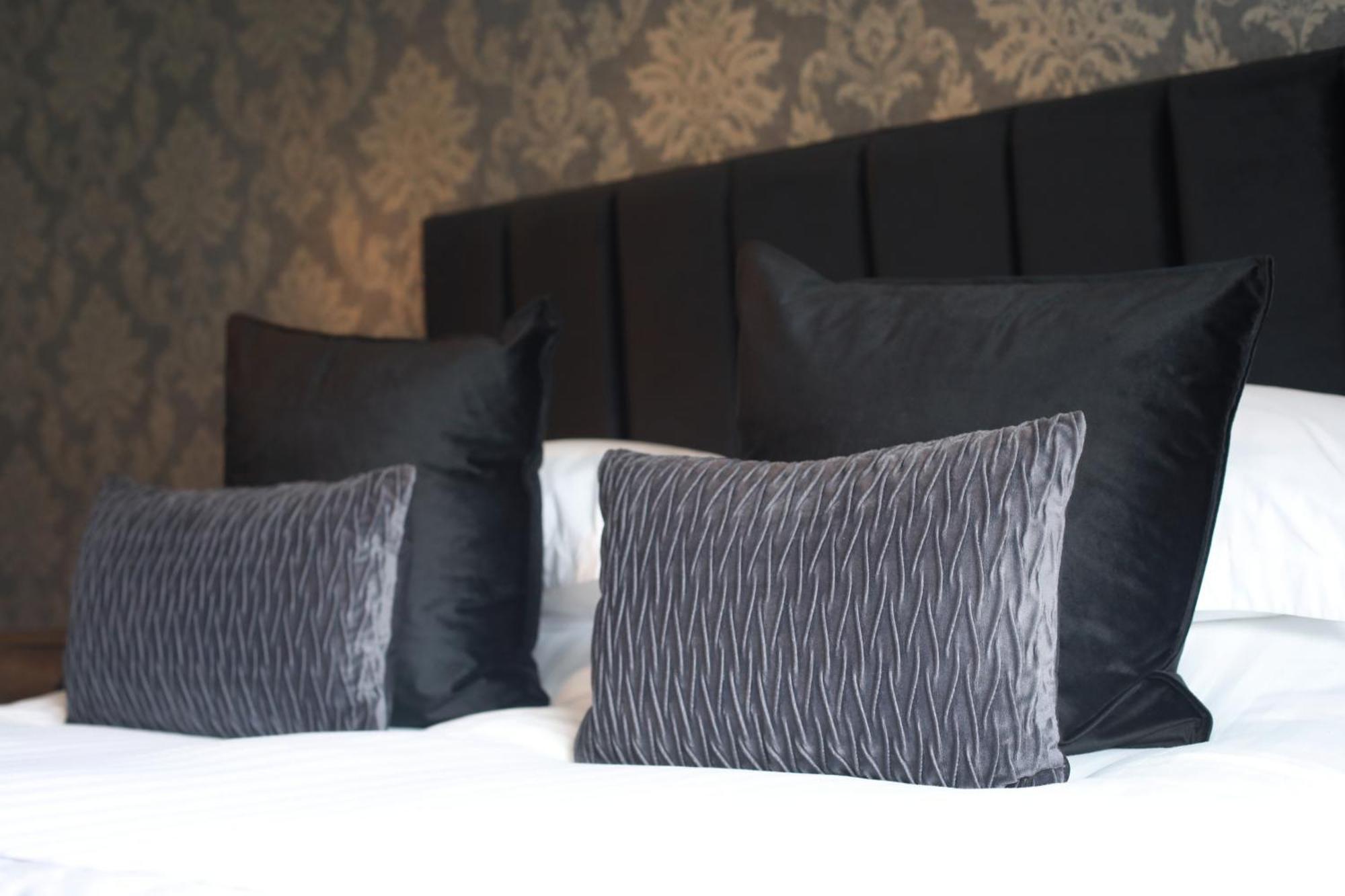 Oyo Glyn Valley Hotel Glyn Ceiriog Bagian luar foto